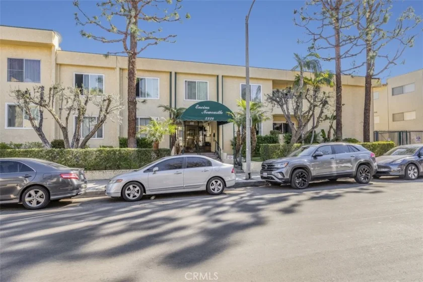 5328 Newcastle Avenue #15 photo 1
