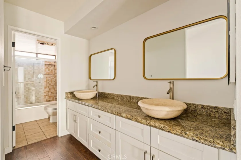 13948 Moorpark Street #4 photo 18