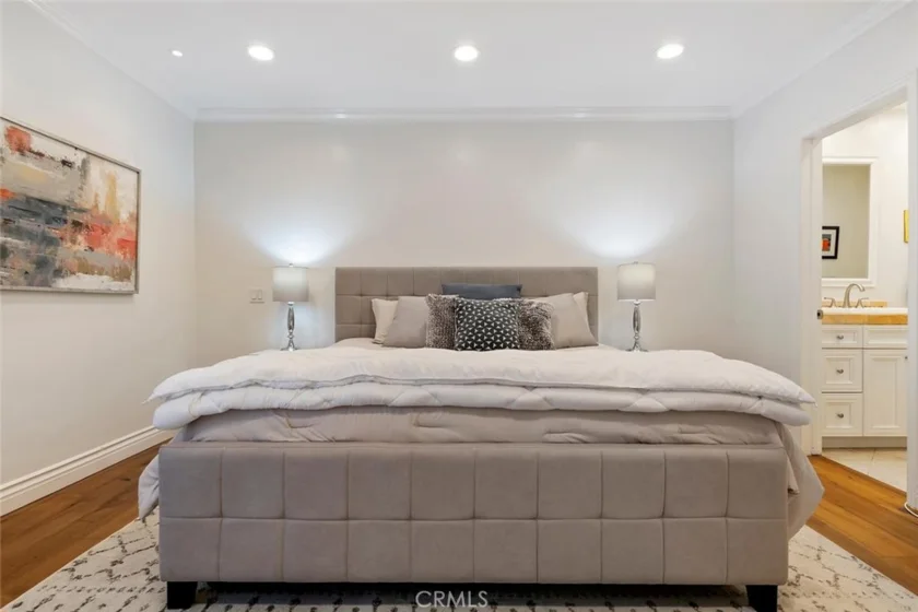 15248 Dickens Street #102 photo 23
