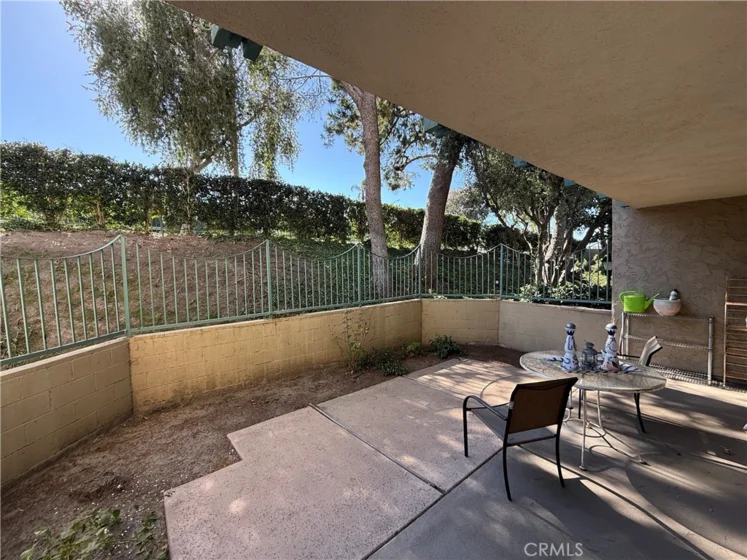 576 N Bellflower photo 5
