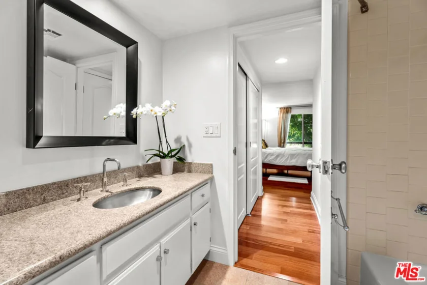 851 N Kings Road #102 photo 19
