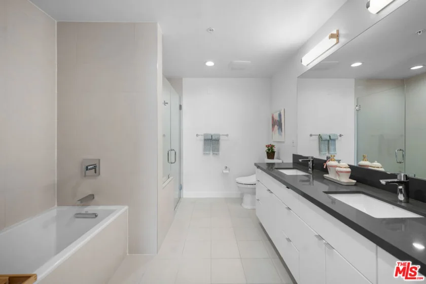 105 S Mariposa Avenue #204 photo 45