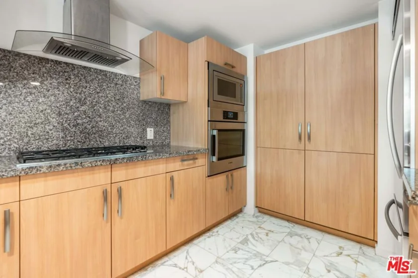 13650 Marina Pointe Drive #404 photo 8