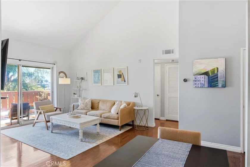 384 Redondo Avenue #401 photo 4