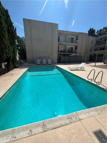 5625 Windsor photo 13