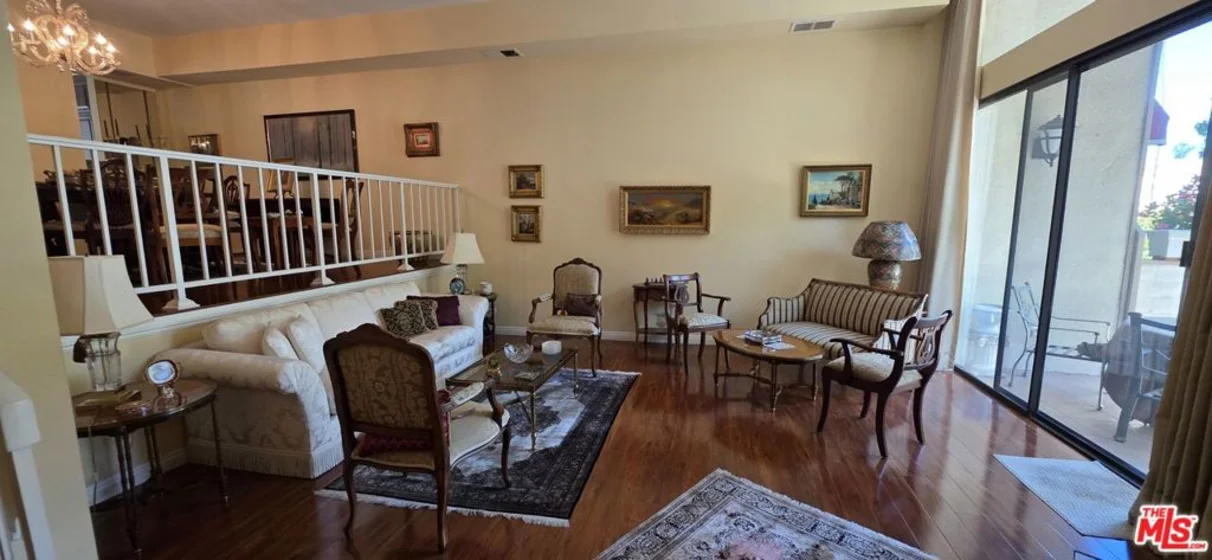 17707 Magnolia Boulevard photo 4