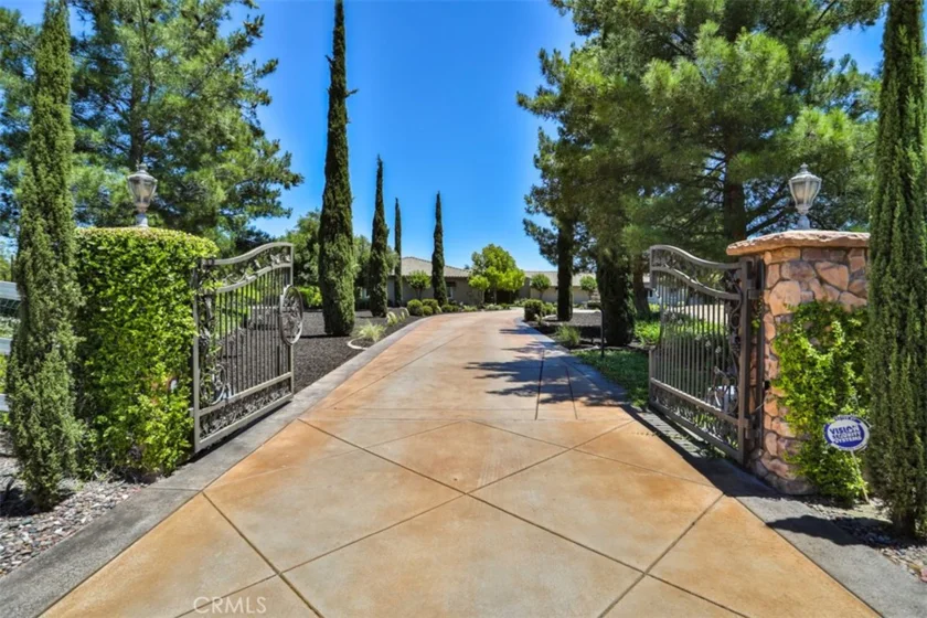 39520 Colleen Way photo 1