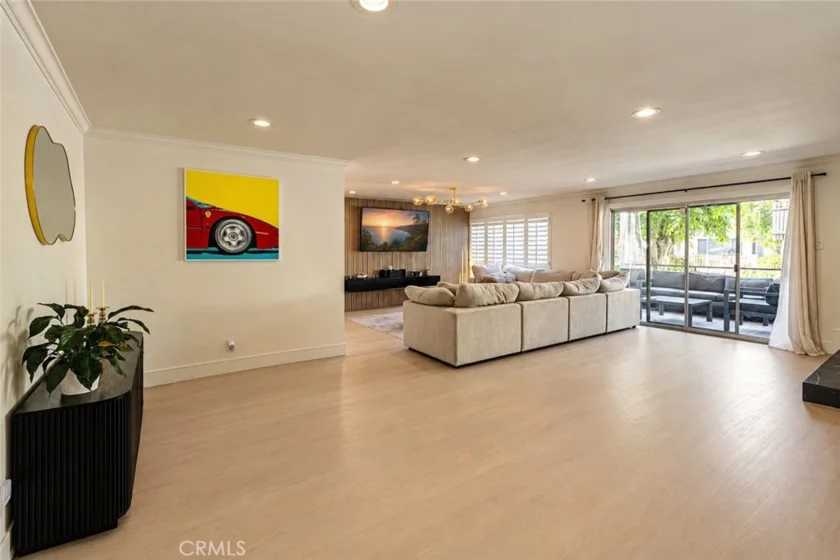 5315 Yarmouth Avenue #104 photo 4