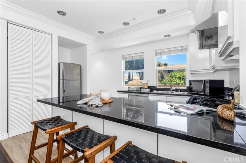431 N Los Robles Avenue #2 photo 11