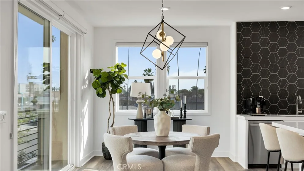 1669 W Lincoln Avenue #102 photo 2