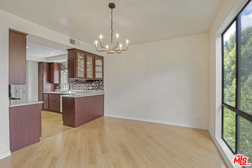 13331 Moorpark Street #233 photo 8
