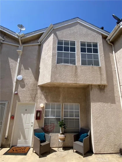 1521 Locust Avenue #4 photo 1