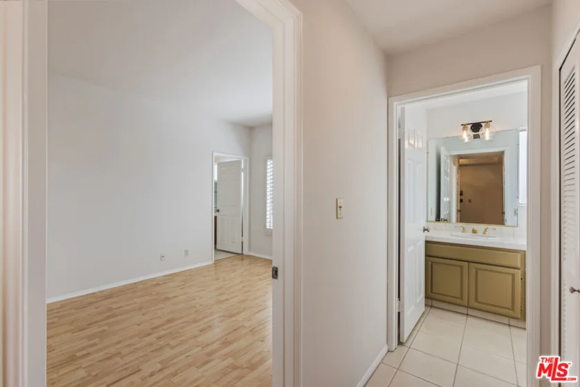 1930 S Beverly Glen Boulevard #306 photo 21