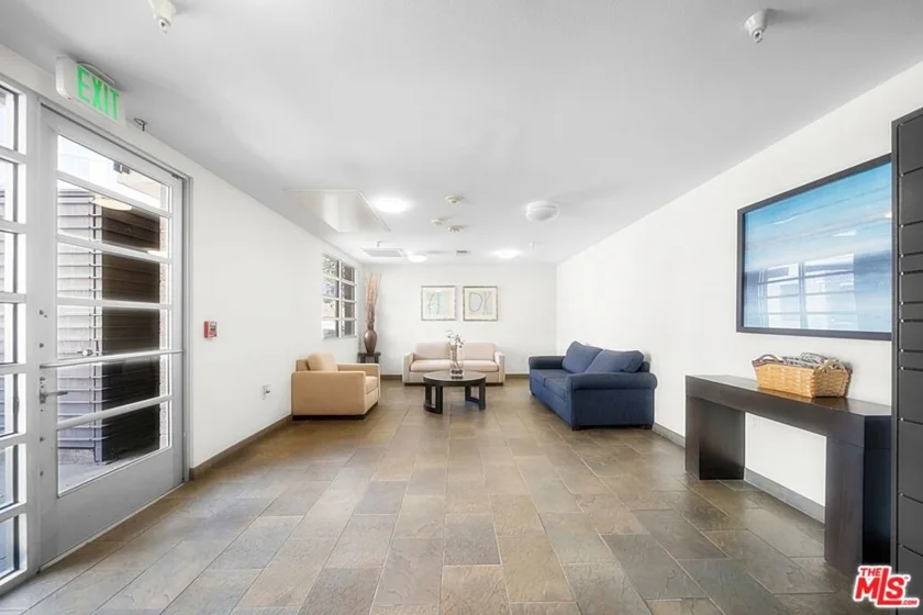 2864 Sunset Place #201 photo 34