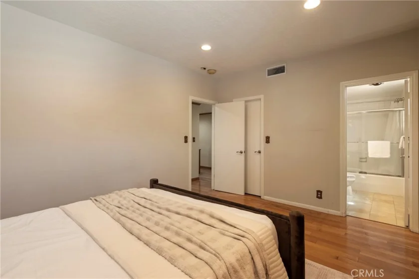 4444 Wilshire #102 photo 29