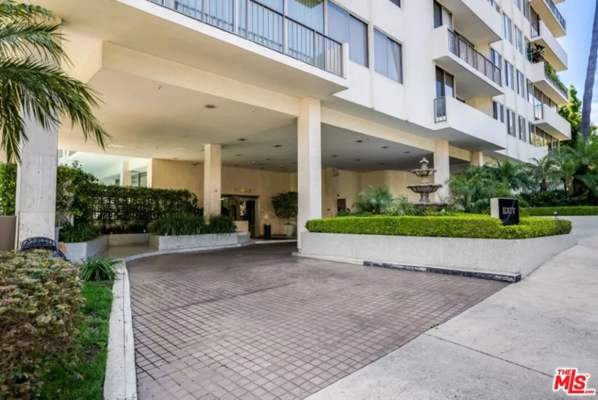 10433 Wilshire Boulevard #405 photo 3