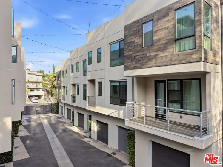2111 N Cahuenga Boulevard #11 photo 1