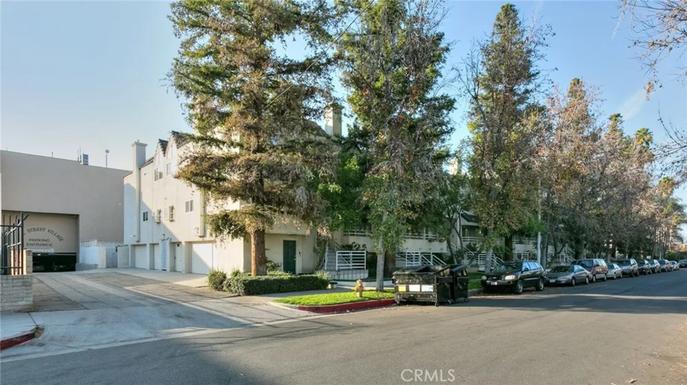 5145 Yarmouth Avenue #30 photo 1