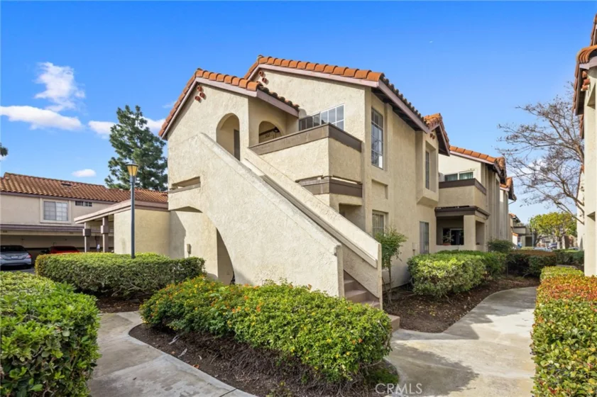 23341 La Crescenta #302D photo 1