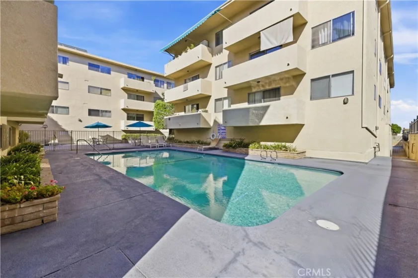 5400 Lindley Avenue #101 photo 37