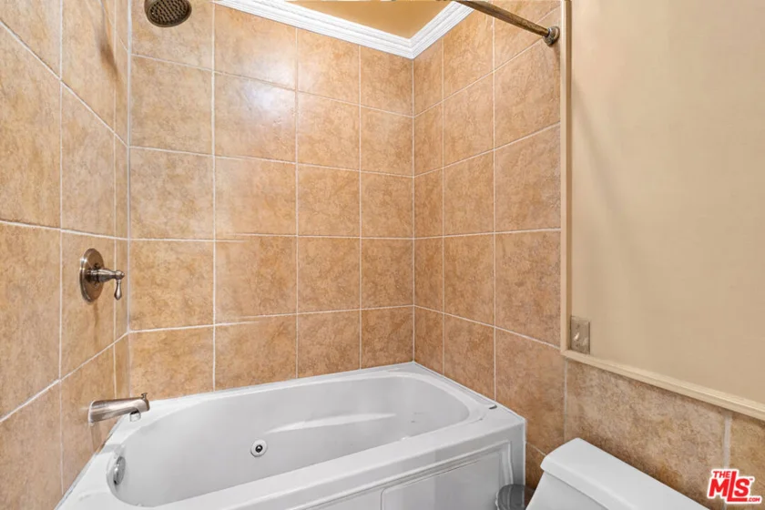 5651 Sumner Way #203 photo 14