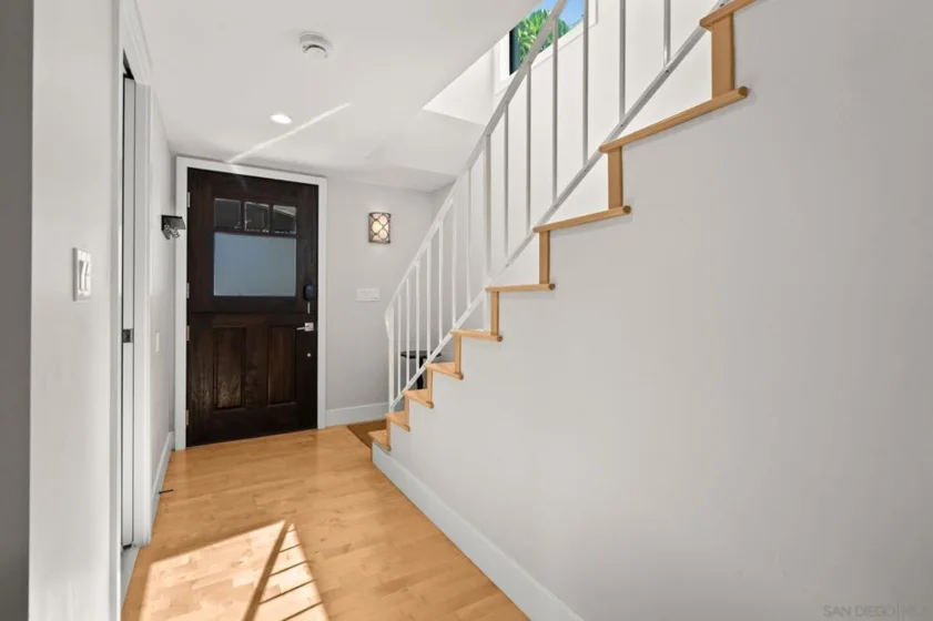 909 Olive Avenue photo 4