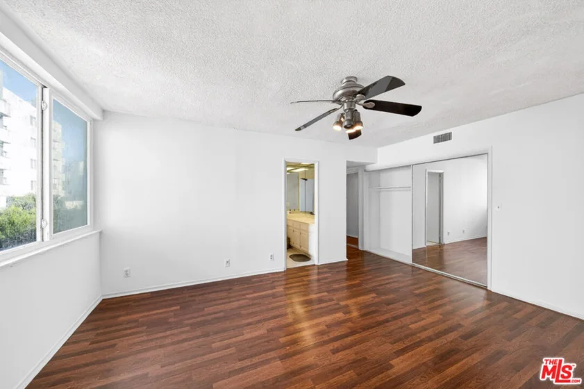 540 Kelton Avenue #402 photo 18