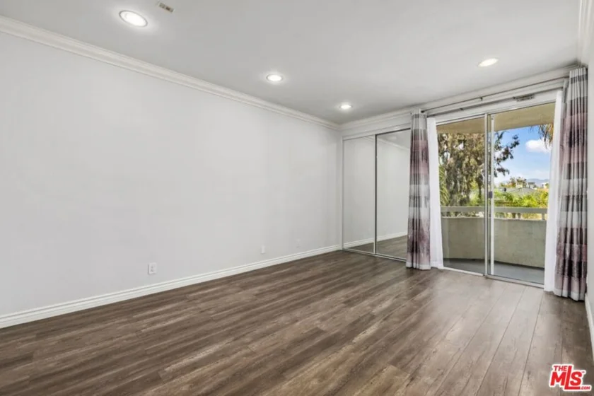 1002 S Burnside Avenue #203 photo 7