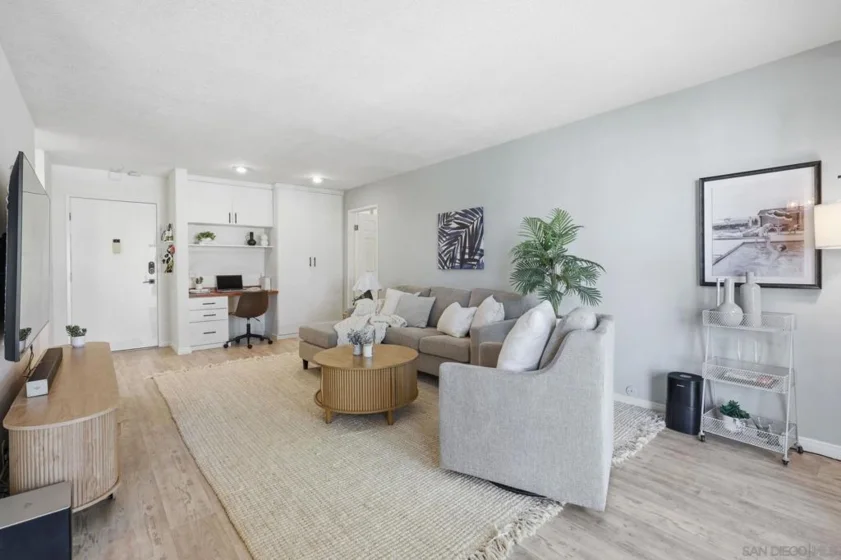 4600 Lamont #212 photo 6