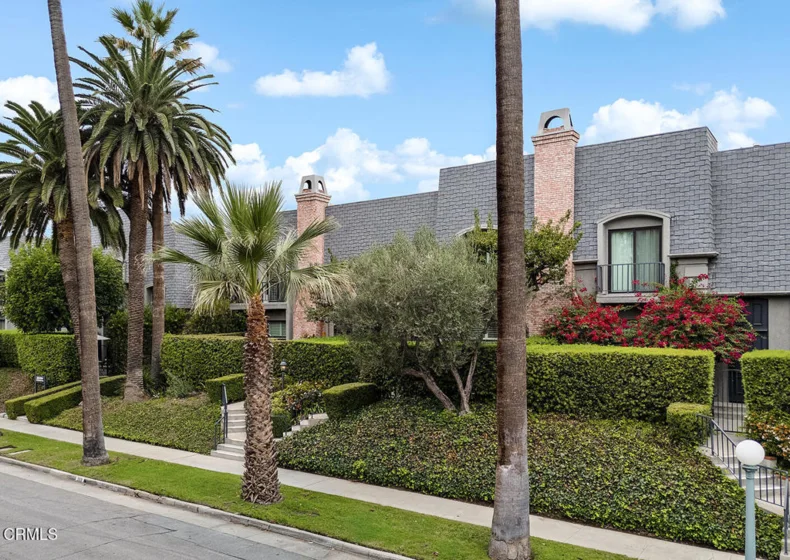 366 S Orange Grove Boulevard photo 1