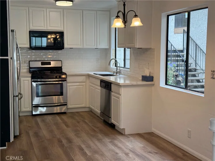 950 W Lambert #11 photo 2