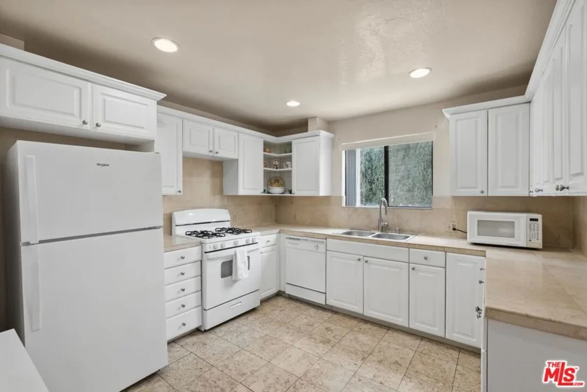 3245 Altura Avenue #8 photo 13