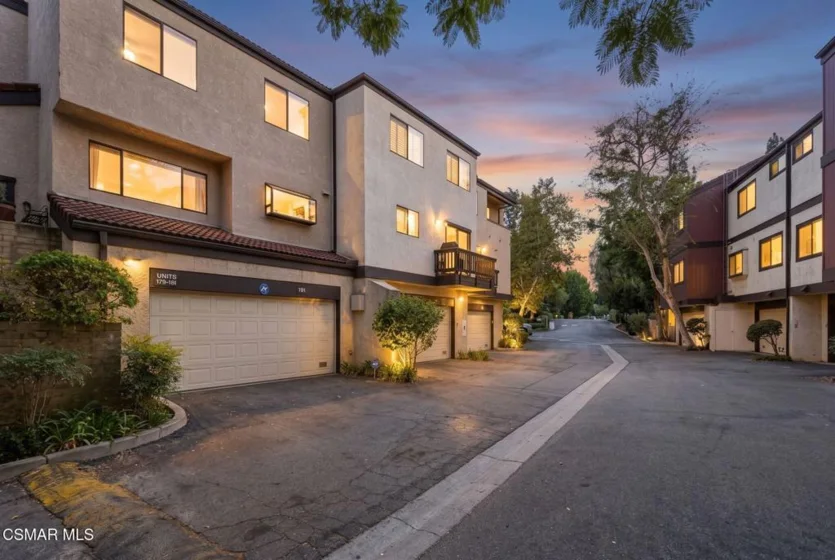 21901 W Burbank Boulevard #181 photo 3