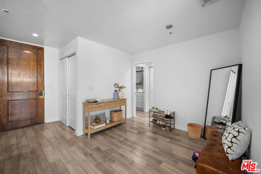 121 S Hope Street #517 photo 19