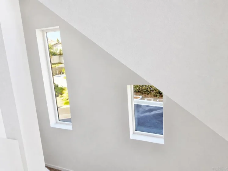 4968 Ocean View Boulevard photo 11
