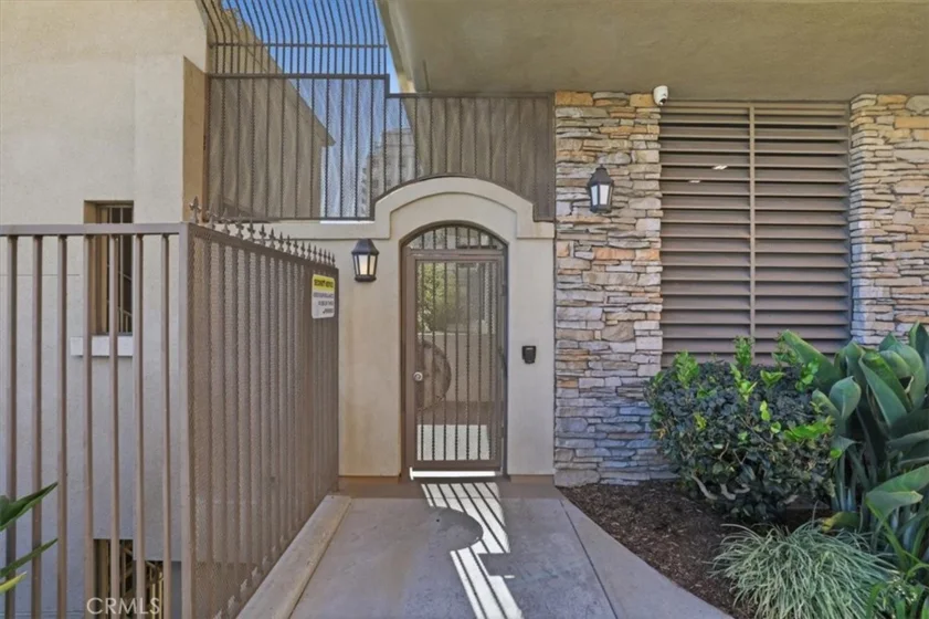 1000 E Ocean #402 photo 33