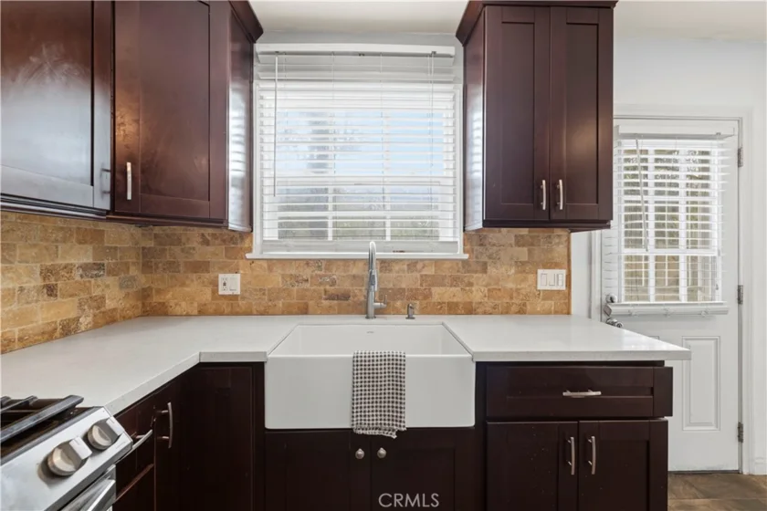 527 E Maple photo 15