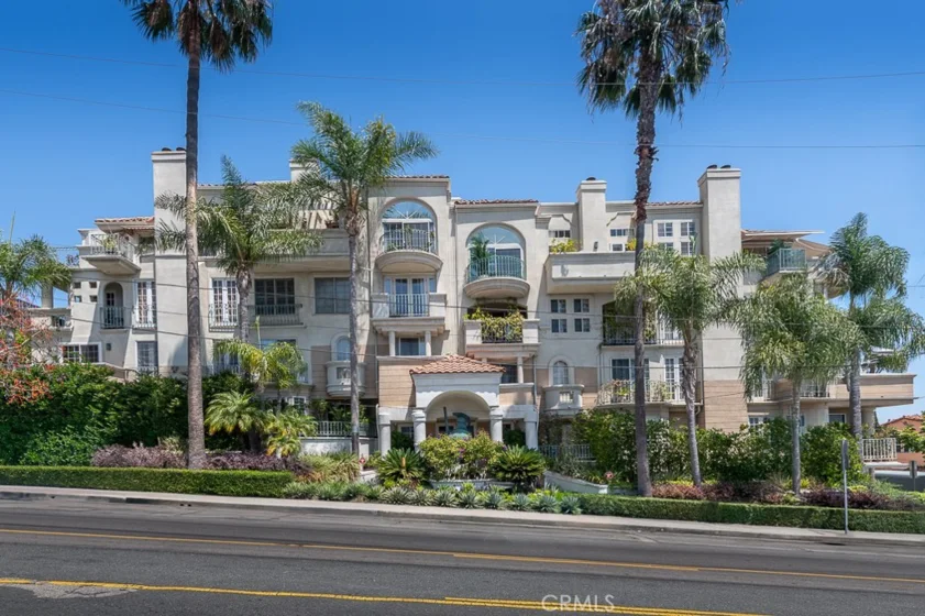 960 N Doheny Drive #102 photo 1