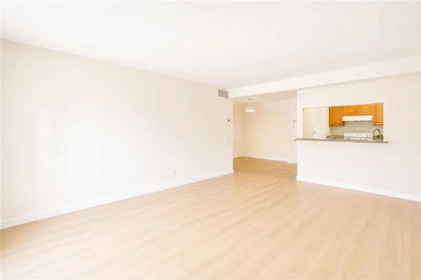 5460 White Oak Avenue #E207 photo 4