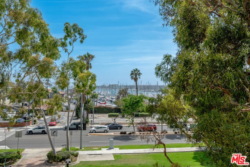 13700 Marina Pointe Drive #305 photo 26