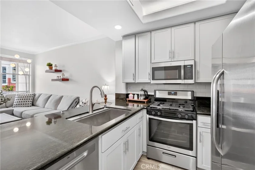 1027 S Stresa photo 6