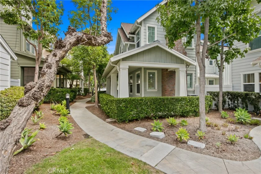 9 Paddock Place photo 1