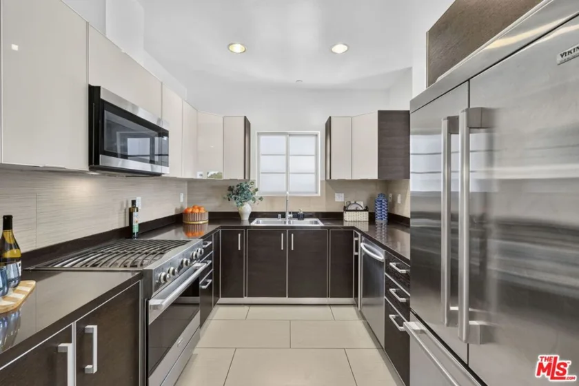 125 S Sweetzer Avenue #PH2A photo 3