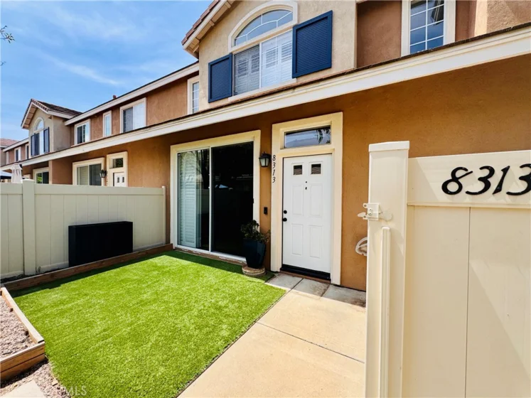 8313 E Arrowhead Way photo 2