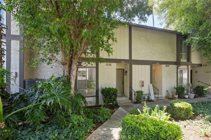 4719 Knickerbocker photo 1