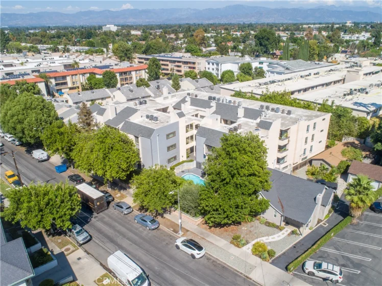 4542 Willis Avenue #302 photo 43