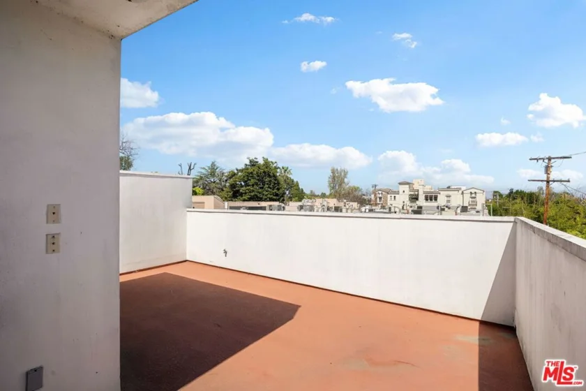 4128 Whitsett Avenue #107 photo 26