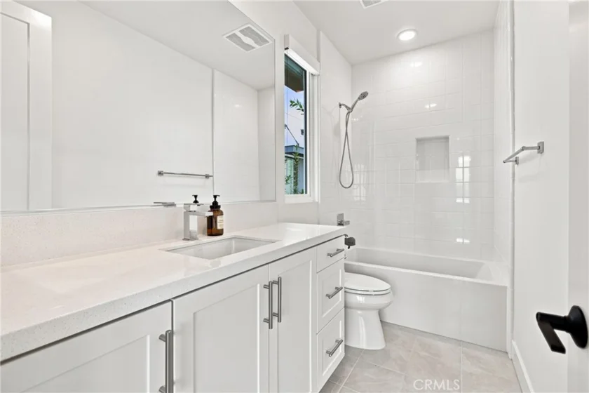 16311 Veterans Way photo 34