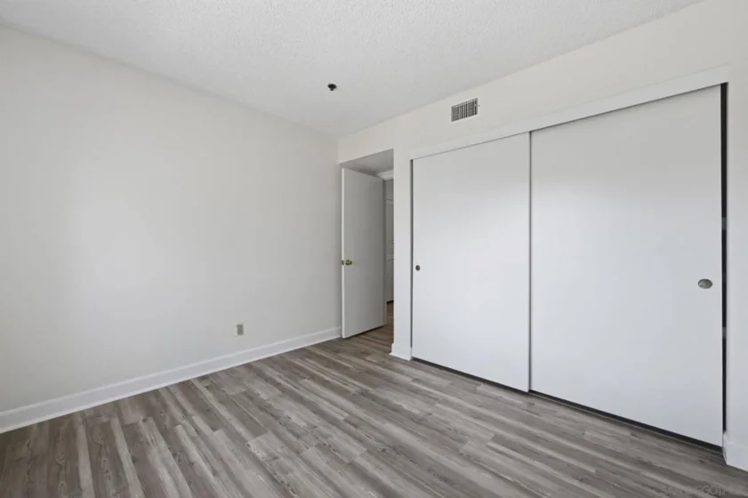 5649 Lake Park #301 photo 23