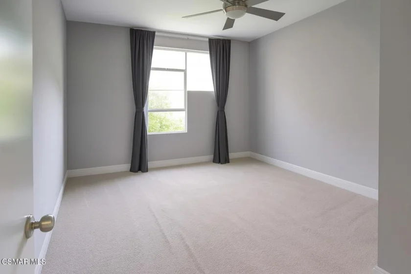 5350 White Oak Avenue #105 photo 32